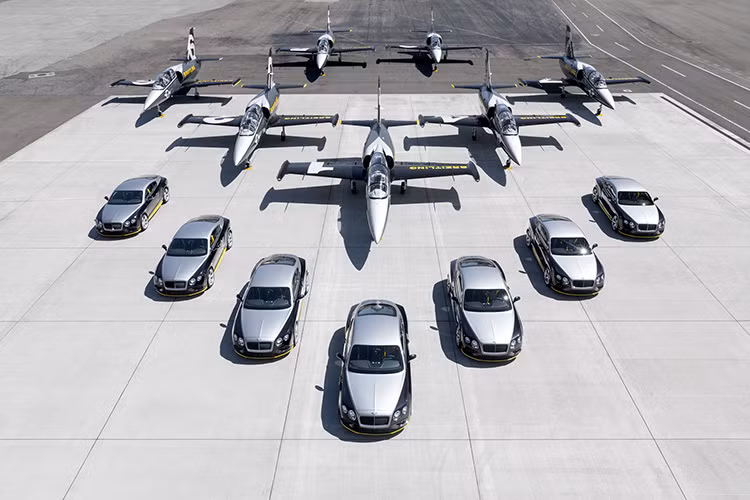 Bentley Continental GT Speed ​​Breitling Jet ra đời nhằm tôn vinh đội bay biểu diễn luôn nổi tiếng về độ chính xác, tốc độ và sự táo bạo có tên Breitling JETS đến từ cộng hòa Séc.