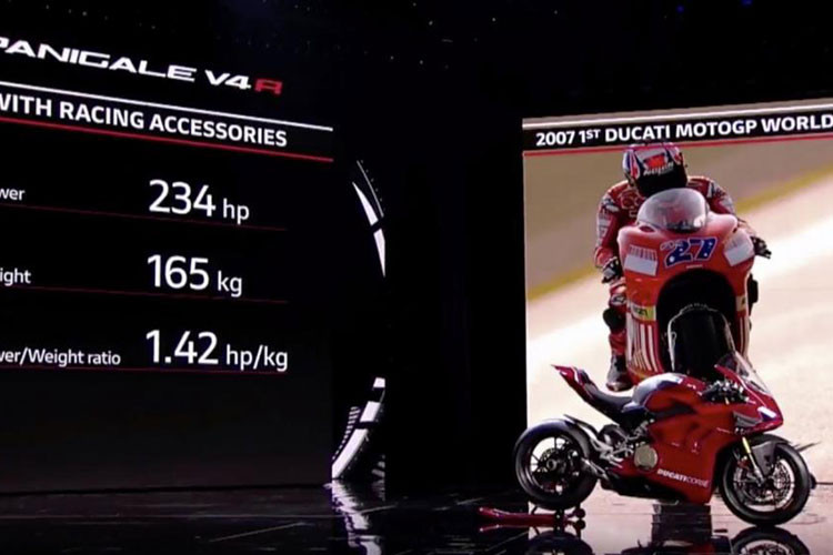 Hệ thống giảm xóc trên Panigale V4 R đều đến từ Ohlins như giảm xóc NPX titanium ở phía trước và giảm xóc đơn TTX36 ở sau. Cả hai đều là giảm xóc điều chỉnh cơ, khác với loại điều chỉnh điện trên Panigale V4 S.