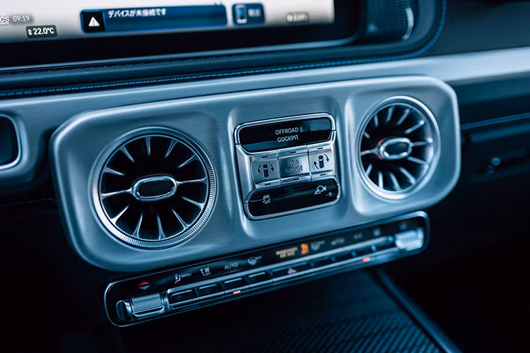 Xe được trang bị bộ pin dung lượng 116 kWh với tầm hoạt động 473 km sau một lần sạc, theo công bố của hãng. Công nghệ sạc nhanh giúp sạc từ 10% lên 80% chỉ trong 32 phút mang lại sự tiện lợi cho người dùng.