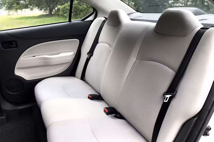 Mirage và Attrage Eco được trang bị hộp số công nghệ mới giúp vận hành hiệu quả mà tiết kiệm nhiên liệu hơn. Trang bị an toàn tiêu chuẩn cho cả hai mẫu xe gồm: 2 túi khí an toàn với hệ thống căng đai tự động, phanh ABS và phân phối lực phanh điện tử EBD.