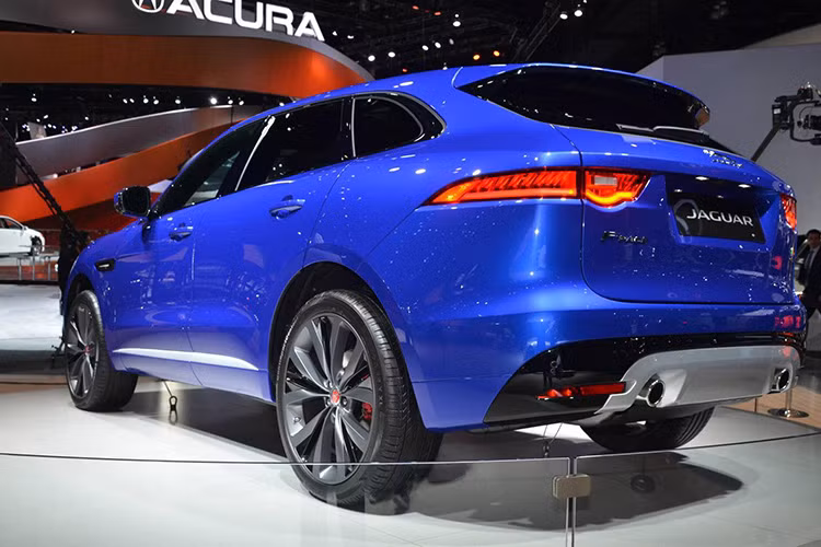 Kết quả là bản động cơ diesel 177 mã lực dẫn động cầu sau, hộp số sàn chỉ nặng 1.665 kg, đạt mức khí thải CO2 chỉ 129g/km.