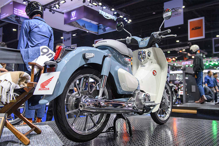 Tại thị trường Thái Lan, mức giá niêm yết chính hãng dành cho Honda Super Cub C125 sẽ là 89.000 baht (tương đương 65,9 triệu đồng).