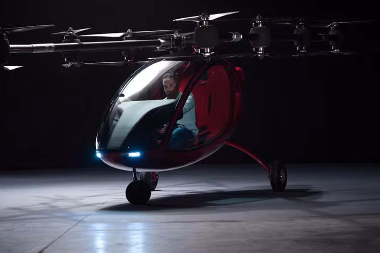 Chuyến bay có người lái đầu tiên đã được thực hiện vào tháng 8/2017 vừa qua và có vẻ nó đang diễn ra đúng với tiến độ dự định của hãng. Giá bán, quy định và ngày ra mắt của chiếc máy bay không người lái này đầy cá tính này hiện vẫn đang được Passenger Drone giữ kín.