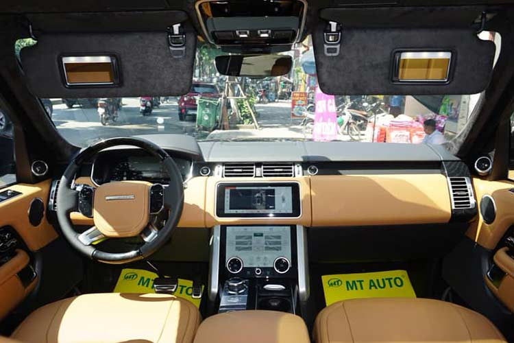 Cụ thể hơn là chiếc Range Rover Autobiography LWB 2018 của một công ty nhập khẩu xe tư nhân đang được chào bán 14 tỷ đồng sở hữu khối động cơ V8, dung tích 5.0 lít, Supercharged. Đây là "trái tim" mạnh mẽ nhất cho dòng xe SUV hạng sang của Range Rover.