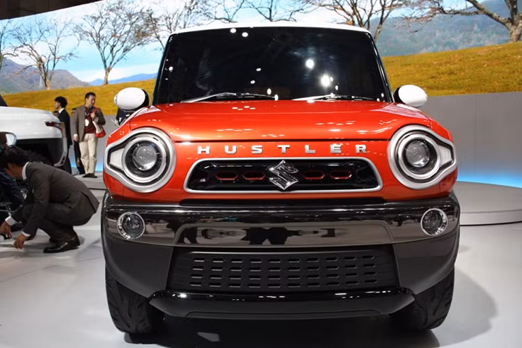 Đối với người Nhật, cái tên Suzuki Hustler cực kỳ quen thuộc, nó liên tưởng đến dòng xe Kei car vuông vắn. Đây là mẫu xe rất được ưa chuộng ở xứ sở hoa anh đào.