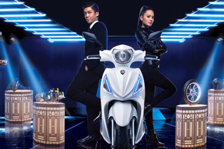 Đúng như tên gọi của mình, mẫu Shark Mini 125 mới ra mắt tại thị trường Việt Nam vào cuối tuần vừa qua sở hữu thiết nhỏ gọn, thiết kế bên ngoài tạo điểm nhấn bởi những đường gân nổi mạnh mẽ - hoàn toàn khác biệt so với người anh em cùng tên trước đây.