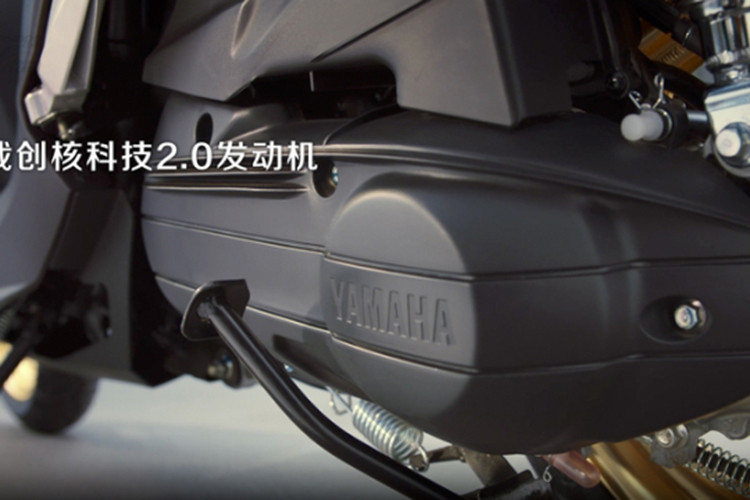 Kết hợp với động cơ điện SMG giúp tăng tốc khi khởi động. Động cơ này cho công suất tối đa 6.1 mã lực (kw) tại 6,500 vòng/phút và mô-men xoắn tối đa 9.6 Nm tại 5,000 vòng/phút.