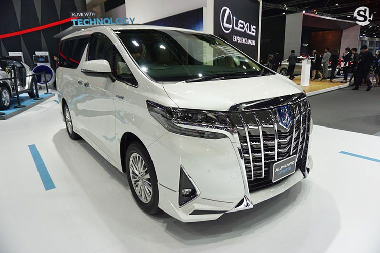 MPV hạng sang Toyota Alphard 2018 đã lần đầu tiên ra mắt tại thị trường quê nhà Nhật Bản vào tháng 12/2017. Tại triển lãm ôtô Bangkok 2018, Toyota tiếp tục giới thiệu mẫu xe được mệnh danh là "chuyên cơ mặt đất" này với thị trường Đông Nam Á, cụ thể tại Thái Lan.