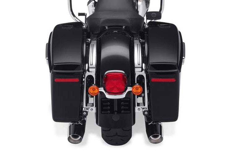 Chiếc xe được xem là một phiên bản tối giản của các dòng xe touring lớn khi sở hữu hàng loạt trang bị cơ bản trên thiết kế của đàn anh hiện nay.