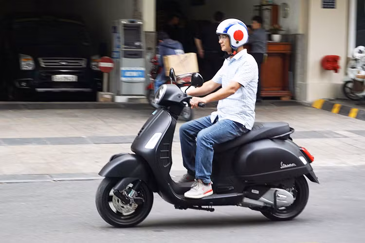 Theo thông tin từ nhà sản xuất thì Vespa GTS Notte 150cc có khả năng sản sinh công suất 14,5 mã lực tại vòng tua máy 8.250 vòng/phút và mô-men xoắn cực đại đạt mức 13,5 Nm tại vòng tua 6.750 vòng/phút. Với hệ thống tự ngắt động cơ Start/Stop hay chân chống điện, mẫu xe ga mới này cũng tiết kiệm nhiên liệu hơn.