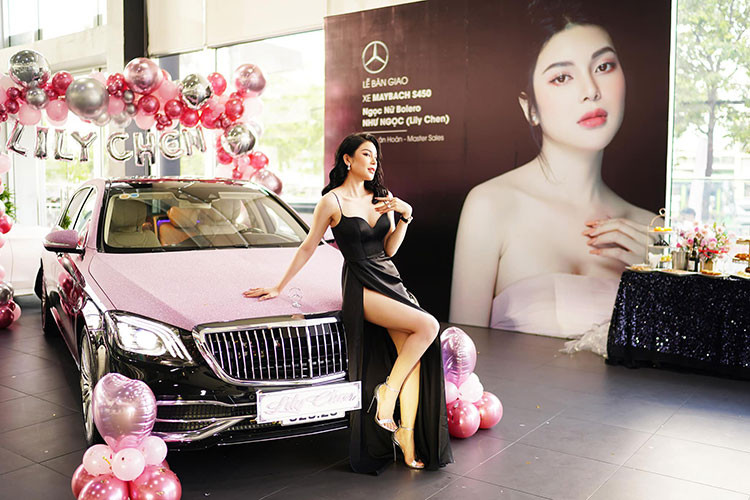 Hiện không rõ Á quân Tình bolero 2019 đã bỏ ra bao nhiêu tiền để sở hữu chiếc xe siêu sang Mercedes-Maybach S450 4Matic. Chỉ biết rằng, giá xe Mercedes-Benz mới nhất tại Việt Nam dành cho phiên bản xe siêu sang Mercedes-Maybach S450 4Matic là 7,469 tỷ đồng.