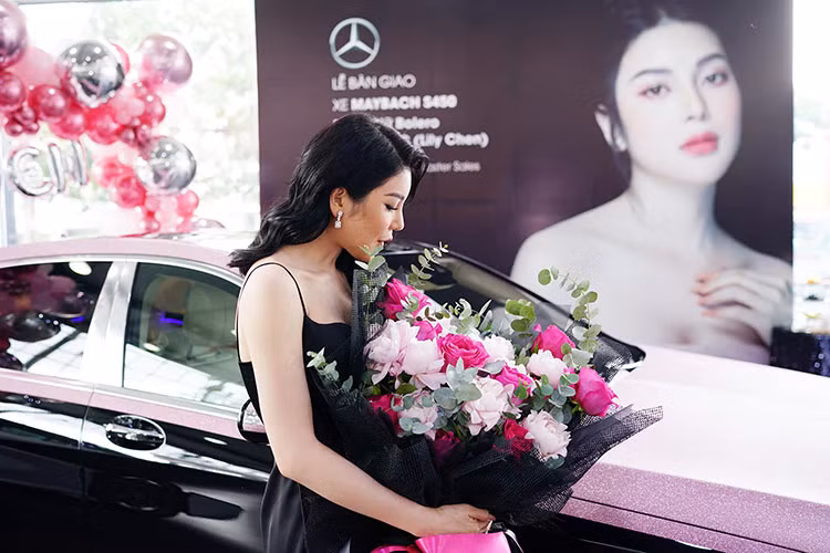 Kiểu lưới tản nhiệt mới của Mercedes-Maybach S450 4Matic dựa trên mẫu SUV siêu sang Vision Mercedes-Maybach Ultimate Luxury đã được trình làng trong sự kiện Pebble Beach Concours d’Elegance 2016. Lưới tản nhiệt hoàn toàn mới trên mẫu xe siêu sang Mercedes-Maybach S450 4Matic bao gồm 25 thanh nan dọc tạo hình với nhau. Ngoài ra, trên đỉnh lưới tản nhiệt mới này còn khắc thêm dòng chữ Maybach.