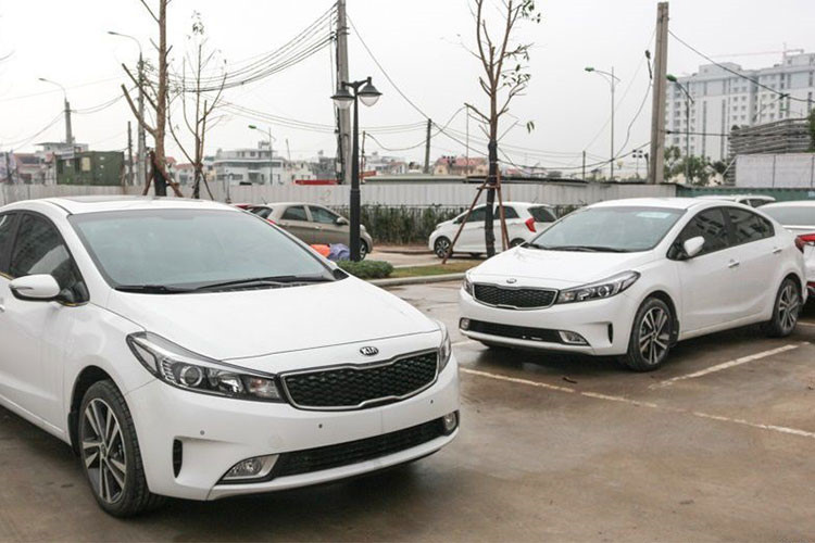 Xếp thứ 6 trong tháng vừa qua là mẫu sedan Kia Cerato với doanh số 895 xe. Mẫu xe này cũng xếp thứ 6 trong 8 tháng đầu năm nay với doanh số 7.443 xe bán ra toàn thị trường. Đáng chú ý, phiên bản giá rẻ của mẫu xe này mới ra mắt tại Việt Nam đã giúp doanh số Kia tăng mạnh.