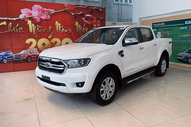 Như vậy, từ đầu năm nay, Ford Ranger có tới 4 phiên bản mới, bao gồm XLT 2.2L 4×4 MT, XLT 2.0L 4×4 AT Limited, Wildtrak 2.0L 4×2 AT (Turbo đơn) và Wildtrak 2.0L 4×4 AT (Turbo kép). Ford Ranger được mệnh danh là "ông vua bán tải" tại thị trường Việt Nam. Tính riêng trong năm 2019, Ford Việt Nam bán ra tổng cộng 13.319 xe Ranger, đạt mức tăng trưởng 54% so với năm 2018. 