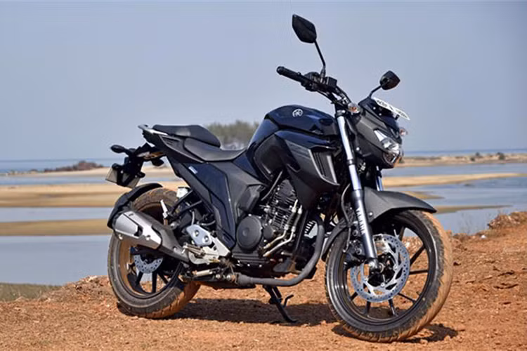 Mẫu xe máy Yamaha FZ 25 giá "mềm" đã lần đầu tiên ra mắt thị trường Ấn Độ vào hồi tháng 1 năm nay. Kể từ đó, Yamaha FZ 25 đã dần trở thành một mẫu xe côn tay bán rất chạy tại thị trường Ấn Độ. Theo số liệu do SIAM tung ra, hãng Yamaha đã bán được tổng cộng 11.477 chiếc FZ 25 cho khách hàng Ấn Độ trong vòng 4 tháng.