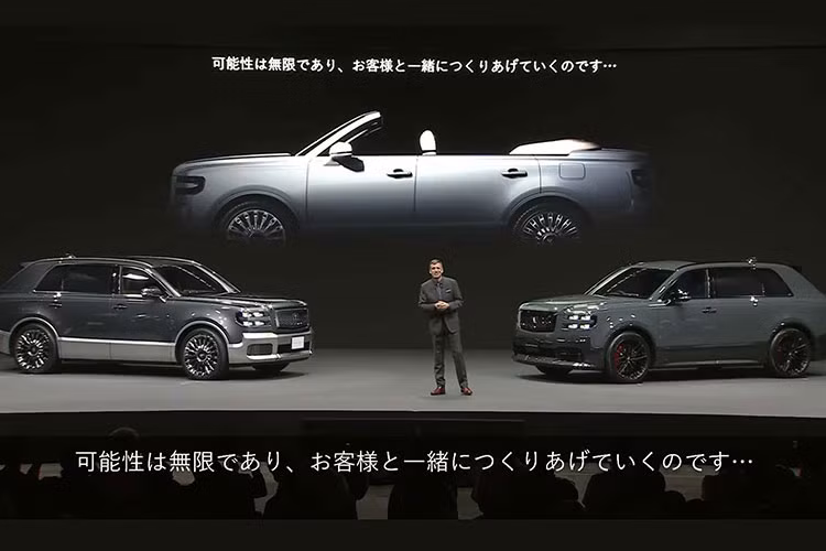 Tại buổi ra mắt mẫu SUV siêu sang mới này, thương hiệu ôtô đình đám Nhật Bản cũng đã hé lộ 2 cấu hình của Toyota Century mà người dùng có thể đặt hàng. Đó là tùy biến xe thành xe hiệu suất cao GRMN hoặc xe mui trần, trong đó bản Toyota Century SUV 2024 mui trần có thể giới hạn ở mức độc bản.