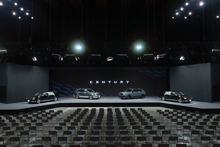 Theo lãnh đạo Toyota cho biết họ sẵn sàng chế tác các phiên bản độc bản của Toyota Century SUV mui trần và GRMN với sự trợ giúp của các nghệ nhân bậc thầy. Toyota khẳng định thông tin về những độc bản dạng này có thể sớm được hãng công bố, đồng nghĩa là đã có khách hàng đặt mua Century SUV dưới dạng này.