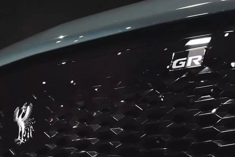 Phiên bản của mẫu Toyota Century SUV hiệu suất cao được thương hiệu Nhật nhắc tới dưới tên GRMN. Đây không chỉ là cấu hình hiệu suất cao GR thông thường mà là bản đua và thường có khả năng vận hành khủng khiếp nhất so với toàn bộ các cấu hình còn lại.