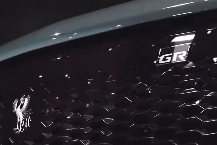 Phiên bản của mẫu Toyota Century SUV hiệu suất cao được thương hiệu Nhật nhắc tới dưới tên GRMN. Đây không chỉ là cấu hình hiệu suất cao GR thông thường mà là bản đua và thường có khả năng vận hành khủng khiếp nhất so với toàn bộ các cấu hình còn lại.