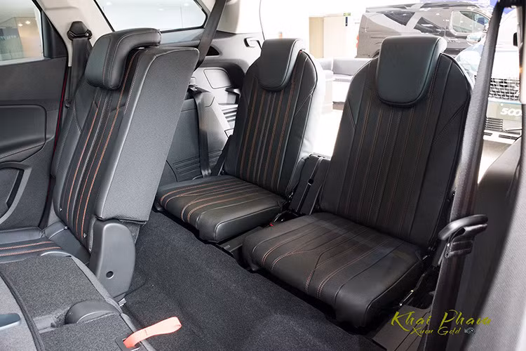 Là bản rút gọn, nên khách hàng cũng phải chấp nhận không được sử dụng một số công nghệ an toàn trên Peugeot 5008 Active 2020 bao gồm: Cảnh báo điểm mù, cảnh báo tập trung lái xe, cảnh báo chệch làn đường và hỗ trợ giữ làn đường, đọc thông tin trên biển báo, chức năng i-stop, định vị GPS, cảm biến đỗ xe phía trước.