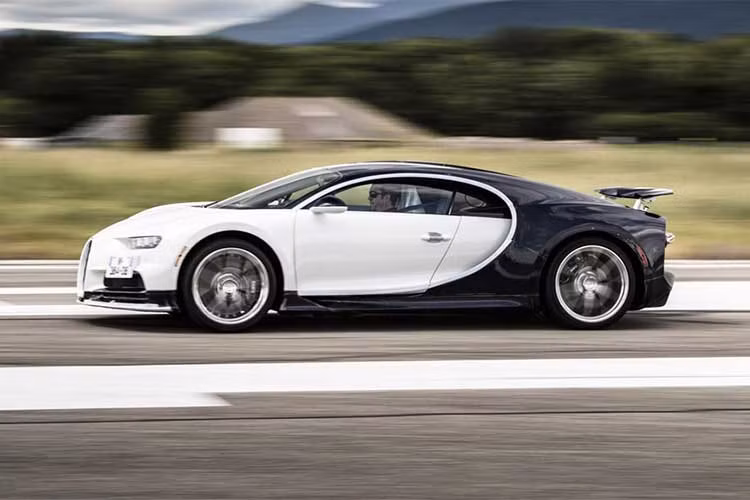 Chiếc xe được mang đến sân bay Colmar, tỉnh Vosges, cách nhà máy 300 km, nơi nó được thử nghiệm trên đường băng. Nếu người lái thử thông báo chiếc xe hoạt động tốt, bánh xe và chi tiết bên ngoài thích hợp sẽ được trang bị và sau đó nó được chuyển sang buồng sơn.