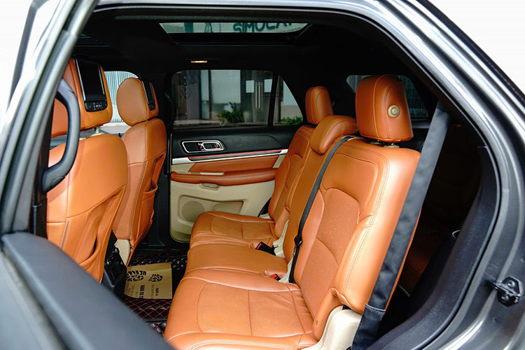 Về công nghệ, mẫu xe được đánh giá dẫn đầu phân khúc với hàng loạt tính năng như camera trước 180 độ đi kèm hệ thống rửa camera tự động, công nghệ hỗ trợ đỗ xe và cảnh báo phương tiện cắt ngang. Ngoài ra còn có cổng sạc thông minh đặt tại 2 vị trí trước và sau khá tiện dụng.