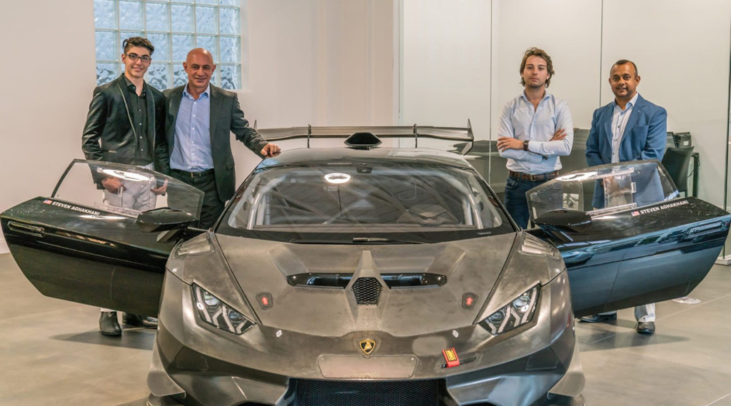 Vào sinh nhật lần thứ 14, Steve Aghakhani được bố tặng một chiếc siêu xe Lamborghini Huracan Super Trofeo Evo phiên bản đua. Bố của Steve đã phối hợp với đại lý siêu xe O’Gara Beverly Hills để mang đến món quà bất ngờ cho con trai của mình vào dịp sinh nhật.