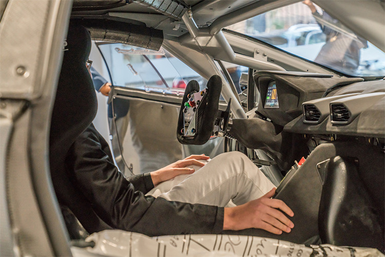 Được biết, hiện Steve và ê-kíp của cậu đang gấp rút chuẩn bị để mang chiếc xe đua mới nhất của mình đến đường đua vào mùa xuân năm nay.