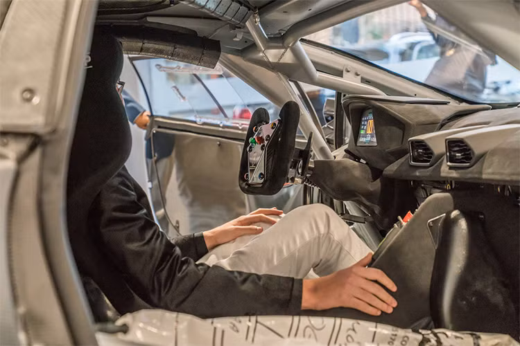 Được biết, hiện Steve và ê-kíp của cậu đang gấp rút chuẩn bị để mang chiếc xe đua mới nhất của mình đến đường đua vào mùa xuân năm nay.