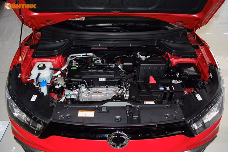 SsangYong Tivoli 2017 sở hữu động cơ xăng dung tích chỉ 1.6 lít nhưng đạt công suất cực đại 128 mã lực và mô-men xoắn 160 Nm. mức tiêu thụ nhiên liệu của bản số tự động Aisin 6 cấp trên xa lộ vào khoảng 5,7 lít/100 km, tại thành phố là khoảng 9,8 lít/100 km và trung bình 7,2 lít/100 km.