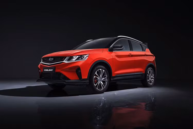 Geely Coolray giam 50% phi truoc ba oto moi trong thang 4/2025