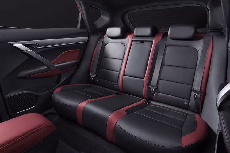 Geely Coolray giam 50% phi truoc ba oto moi trong thang 4/2025-Hinh-4