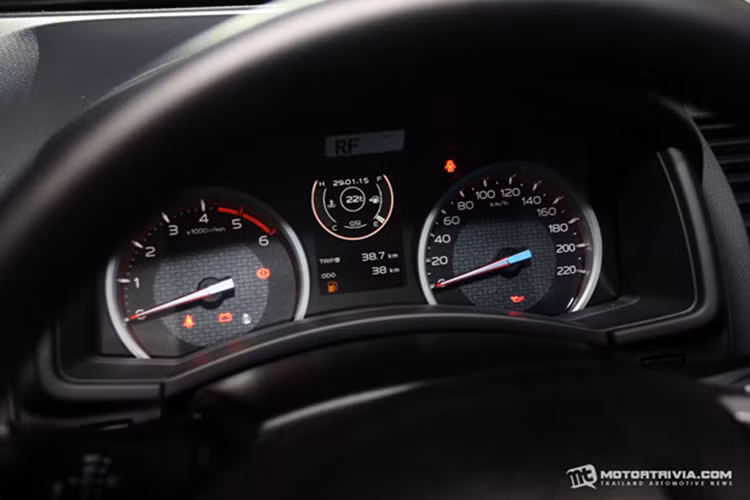 Các trang bị tiện nghi an toàn trên xe bao gồm: Hệ thống chống bó cứng phanh ABS, phân bổ lực phanh EBD, hỗ trợ phanh gấp BA, hai túi khí cho hàng ghế trước, hệ thống khung xe bằng thép chịu lực cao...