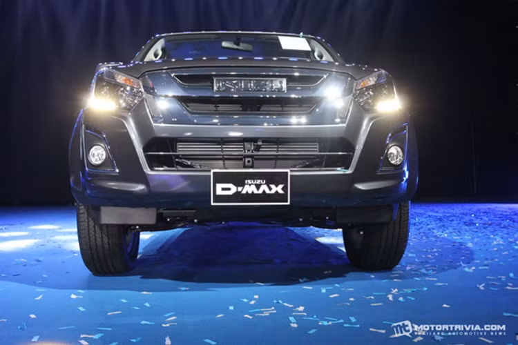 Đặc biệt hệ thống đèn pha LED kèm theo đèn chạy ban ngày đã được cải thiện mang lại vẻ đẹp mới cho Isuzu D-Max.