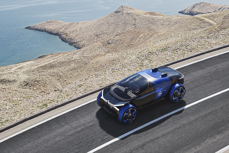 Citroen 19_19 sử dụng một hệ truyền động điện hoàn toàn, cho phép bạn gia tốc từ 0-100 km/h trong đúng 5 giây, trước khi đạt tốc độ tối đa 200 km/h. Nó còn trang bị cụm pin 100 kWh, hệ dẫn động 4 bánh, và công suất tối đa 340 mã lực kèm mô-men xoắn cực đại 800 Nm.