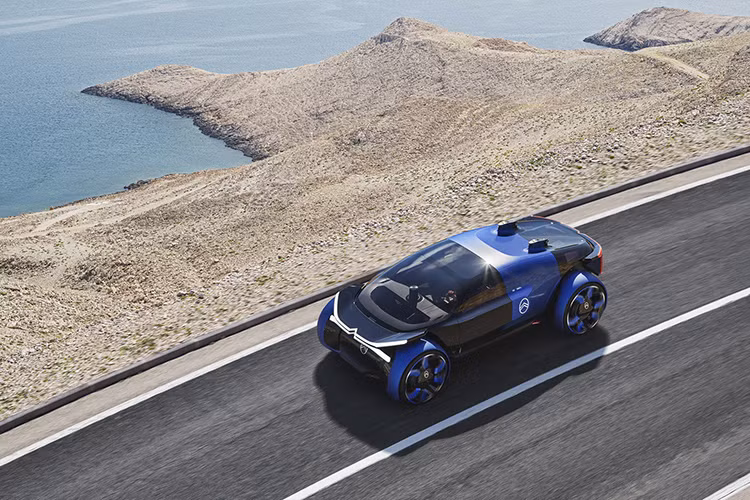 Citroen 19_19 sử dụng một hệ truyền động điện hoàn toàn, cho phép bạn gia tốc từ 0-100 km/h trong đúng 5 giây, trước khi đạt tốc độ tối đa 200 km/h. Nó còn trang bị cụm pin 100 kWh, hệ dẫn động 4 bánh, và công suất tối đa 340 mã lực kèm mô-men xoắn cực đại 800 Nm.