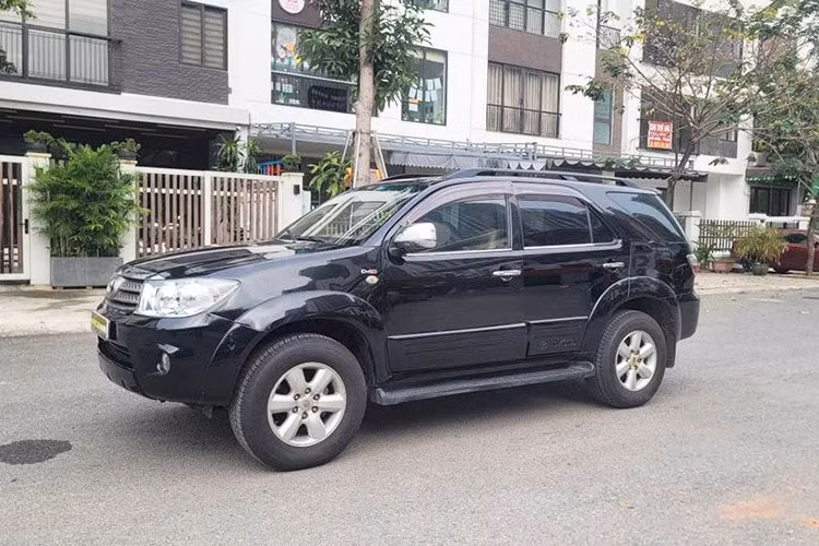 Tuy nhiên, những chiếc xe Toyota Fortuner chạy 14 năm chất lượng được chủ nhân giữ gìn đều được chủ nhân chuyển nhượng với mức giá từ 39 đến 410 triệu đồng, ứng với câu "tiền nào của nấy".