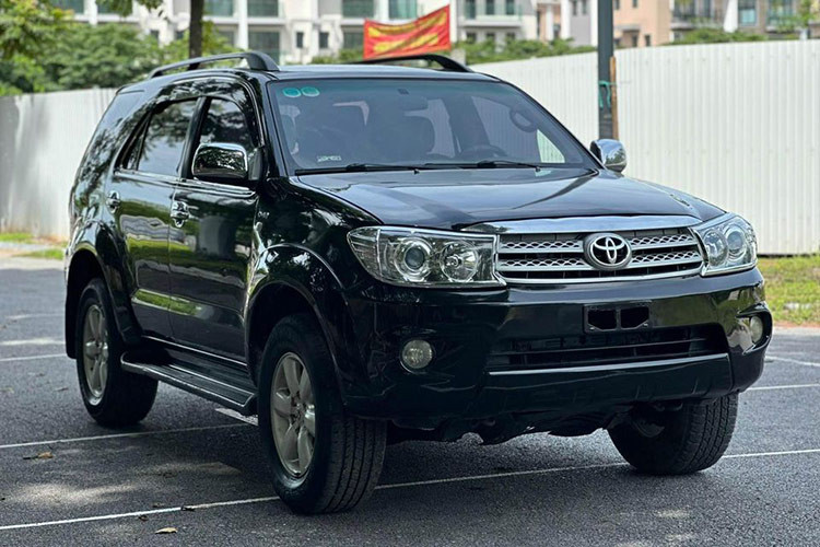 Theo đánh giá của người dùng, dù đã vận hành thời gian dài nhưng Toyota Fortuner 2010 vẫn được xem là lựa chọn phù hợp với ai đang có nhu cầu mua một chiếc SUV 7 chỗ đa dụng, máy móc hoạt động tốt, vận hành ổn định, sẵn sàng off-road trong những trường hợp cần thiết.
