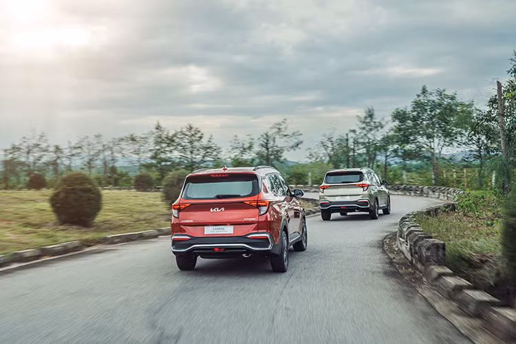 Hai phiên bản còn lại sử dụng động cơ máy dầu 1.5L cho công suất 113 mã lực tại 4.000 vòng/phút và 250 Nm mô men xoắn tại 1.500 – 2.750 vòng/phút. Tương tự hợp số cũng có 3 tùy chọn gồm số sàn 6 cấp, tự động 7 cấp ly hợp kép hoặc tự động 6 cấp đối. Tất cả phiên bản đều sử dụng hệ dẫn động cầu trước.