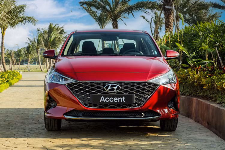 Mẫu sedan cỡ B của Hyundai đạt 920 xe trong tháng 5/2023, giảm 130 xe so với tháng trước. Tuy vậy, đây vẫn là mẫu sedan hạng B ghi nhận doanh số tốt nhất hiện nay và đứng ở vị trí thứ 7 trong Top 10 xe bán chạy nhất theo tháng. Tổng cộng 5 tháng đầu năm, Hyundai Accent bán ra 5.913 xe.