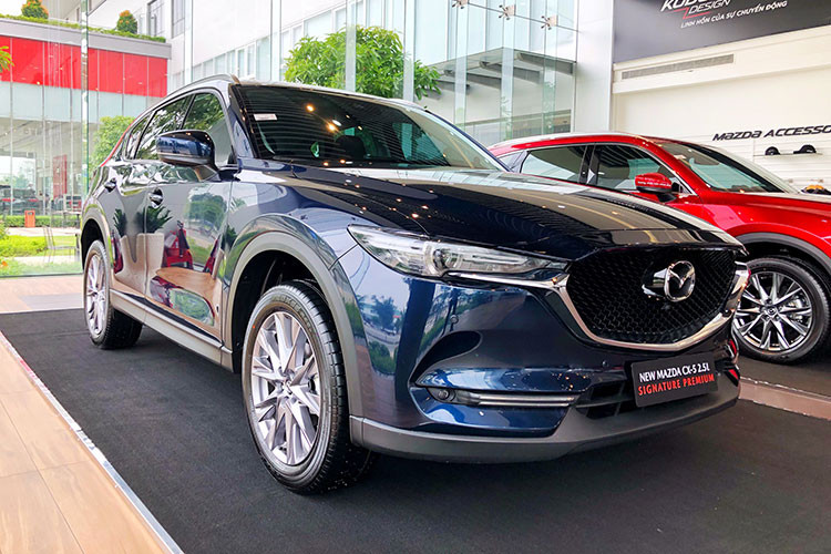 Mẫu xe bán chạy nhất của thương hiệu Mazda tại Việt Nam có doanh số trong tháng 5/2023 là 911 xe, tăng 99 xe và đứng vị trí thứ 8 trong bảng xếp hạng. Mazda CX-5 hiện được THACO lắp ráp trong nước với có tới 7 phiên bản, đối thủ của mẫu xe này là Honda CR-V, Hyundai Tucson, Mitsubishi Outlander,...