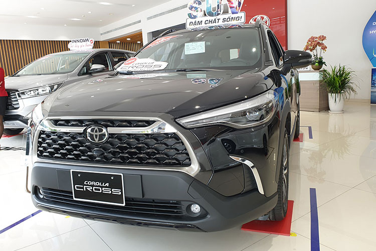 Mẫu Crossover 5 chỗ của Toyota đạt doanh số bán 1.014 xe trong tháng 5/2023, giảm 296 xe so với tháng trước. Tuy nhiên, kết quả này khiến Toyota Corolla Cross tụt 1 bậc xuống vị trí thứ 4 trong Top 10 ôtô bán chạy nhất Việt Nam tháng 5/2023.