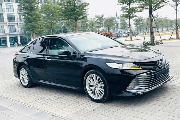 Mặc dù mẫu xe sedan cỡ D Toyota Camry 2019 trên sàn xe cũ Việt hiện vẫn có mức giá khá cao so với mặt bằng chung. Tuy nhiên, với những ai muốn mua xe cũ giá phải chăng thì đây vẫn là một lựa chọn đáng xem xét.