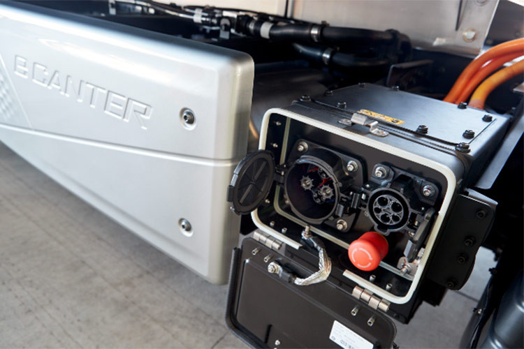 Một tính năng thú vị khác là hệ thống chia sẻ thông tin rác thải phát hiện trọng lượng và thể tích rác thải được chất lên xe, cũng như số lượng rác thải được vứt vào xe. Thông tin này được chia sẻ trực tuyến với các cơ sở trung tâm, giúp nâng cao hiệu quả. 