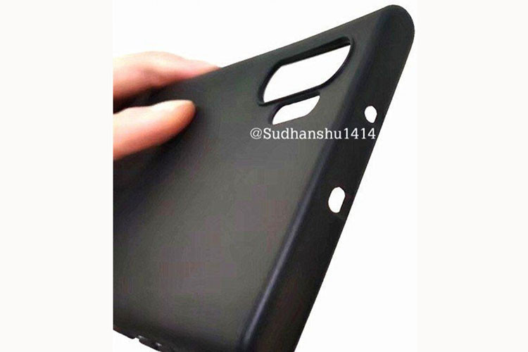 Cụm đèn flash LED và cảm biến cũng nằm dọc bên phải cụm camera. Thiết kế này có thể khiến chúng ta liên tưởng tới Huawei P30 Pro.