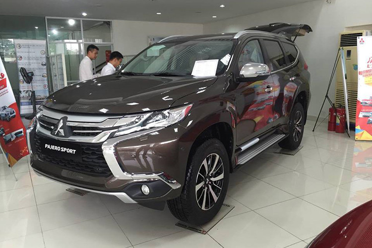 Cũng trong phân khúc SUV, Mitsubishi Pajero Sport đang có doanh số bán không khả quan. Theo tin, trong nhiều tháng gần đây, hãng liên tục áp dụng khuyến mãi khủng cho khách hàng mua xe Pajero Sport nhằm chuẩn bị cho ra mắt một phiên bản mới nâng cấp tại Việt Nam.