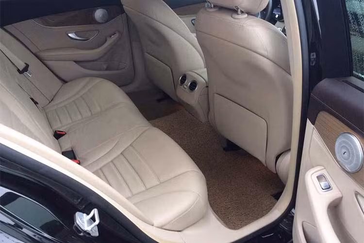 Theo công bố của nhà sản xuất, mức tiêu thụ nhiên liệu của mẫu xe Mercedes-Benz C250 Exclusive trung bình từ 5,3 đến 5,6 lít cho mỗi quãng đường 100km. Xe mất 6,6 giây để tăng tốc từ 0-100 km/h.