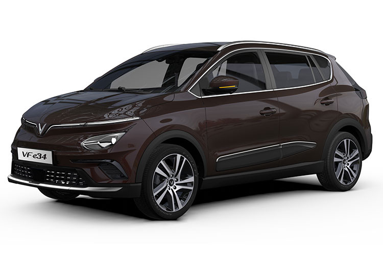 Khách hàng có thể tự sạc pin tại nhà để chủ động về nguồn năng lượng hoặc có thể sạc tại các trạm sạc của VinFast. Nếu sử dụng chế độ sạc nhanh thì chỉ với 15 phút sạc, xe có thể đi được quãng đường 180km. Hiện tại, VinFast đang khẩn trương triển khai xây dựng hệ thống trạm sạc trên khắp cả nước, với mục tiêu đến cuối năm 2021 sẽ có khoảng 40.000 cổng sạc ô tô điện phủ khắp 63 tỉnh thành, đáp ứng tối đa nhu cầu sử dụng của khách hàng.