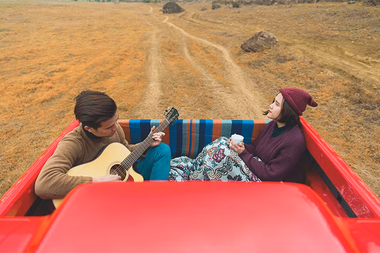 Không có tiếng chuông điện thoại làm gián đoạn buổi hàn huyên, ta lắng nghe tiếng lòng vọng lên giữa yên ắng của núi rừng.