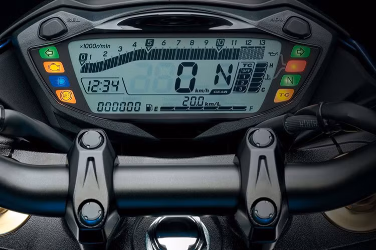 Về thiết kế, mẫu xe môtô Suzuki GSX-S750 2019 mới vẫn mang thiết kế naked-bike thuần chất đầy mạnh mẽ và cơ bắp, thể hiện rõ ràng qua bình xăng lớn, cánh gió ốp liền với bình xăng có thiết kế sắc sảo nhờ các đường gờ và nếp gấp rõ ràng.